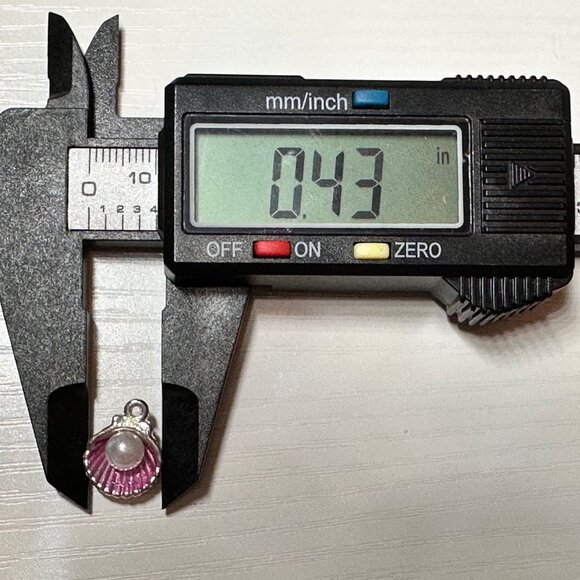 Charm Bracelet with Shell/Pearl Charms-NEW - Picture 2 of 3